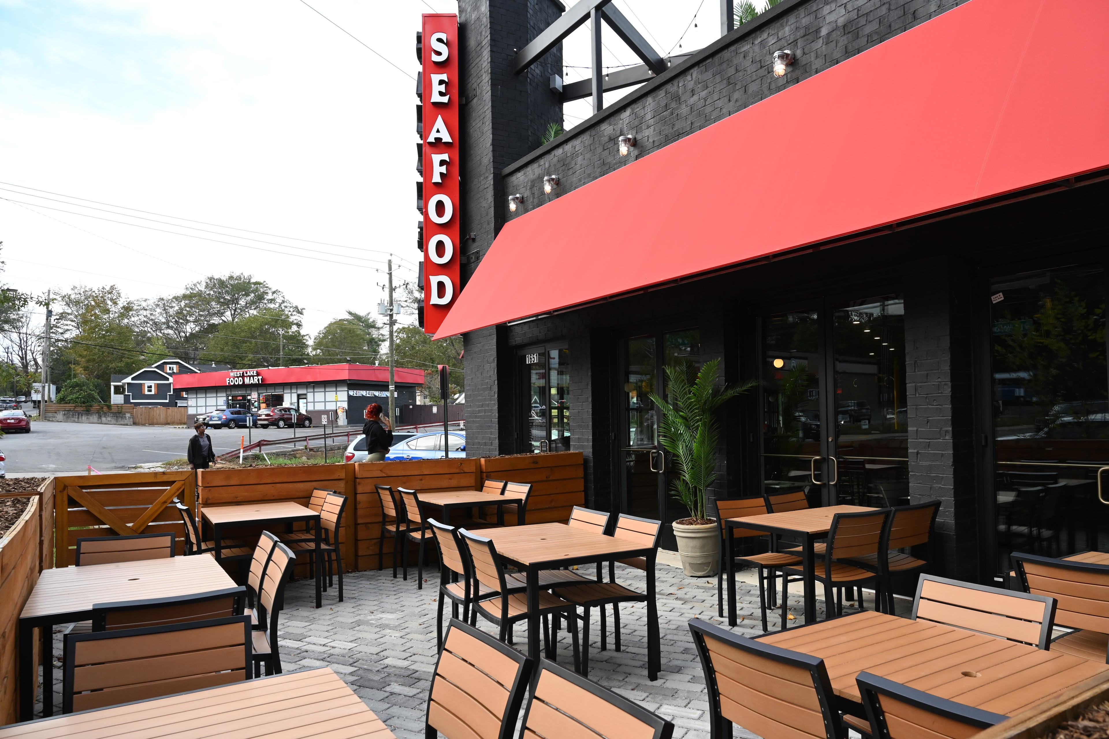Bankhead Seafood reopened in November after closing in 2017 after more than 50 years serving seafood in Atlanta's Westside neighborhood. The restaurant has temporarily closed to make building, operations and menu updates. (Hyosub Shin/AJC)