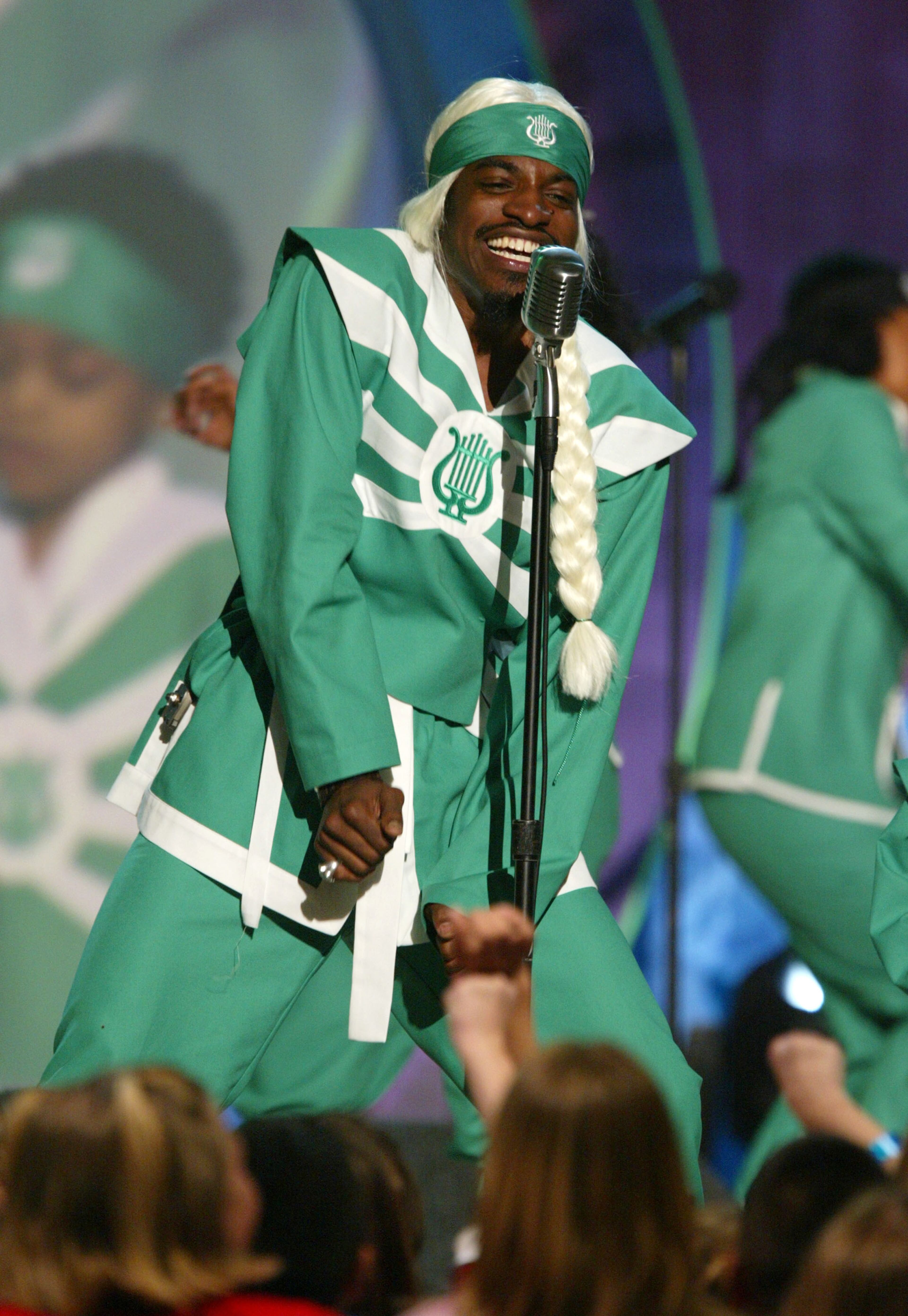 Andre 3000 of OutKast performs during Nickelodeon's 17th Annual Kids' Choice Awards at Pauley Pavilion on the campus of UCLA, April 3, 2004 in Westwood, California.